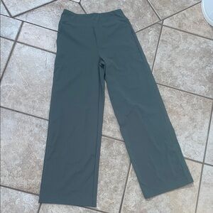 Everyday Wide-Leg High-Rise Pants in Forest Green